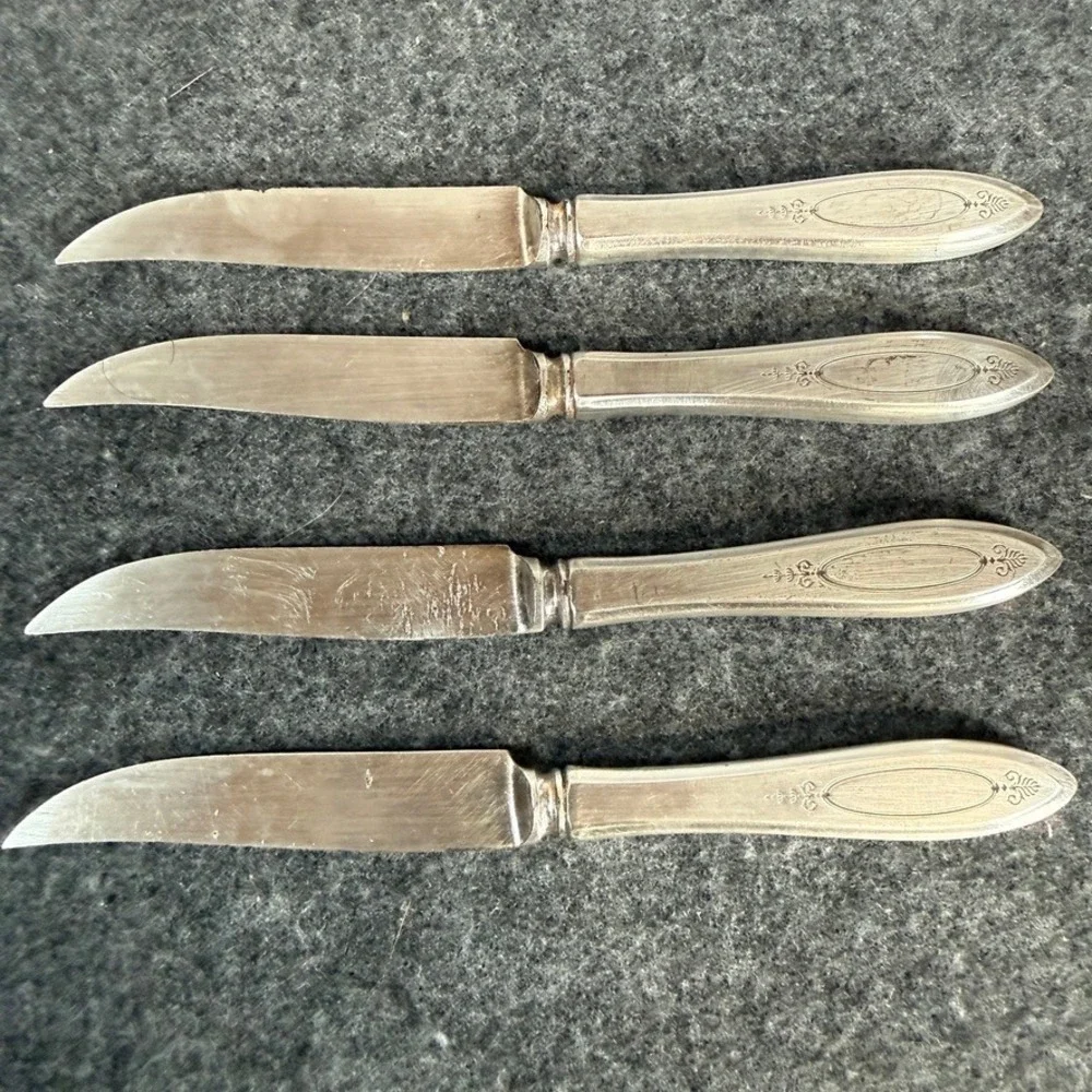 Vintage Community Silverplate Dinner Knives Set of 4 Embossed Oval Scroll Design